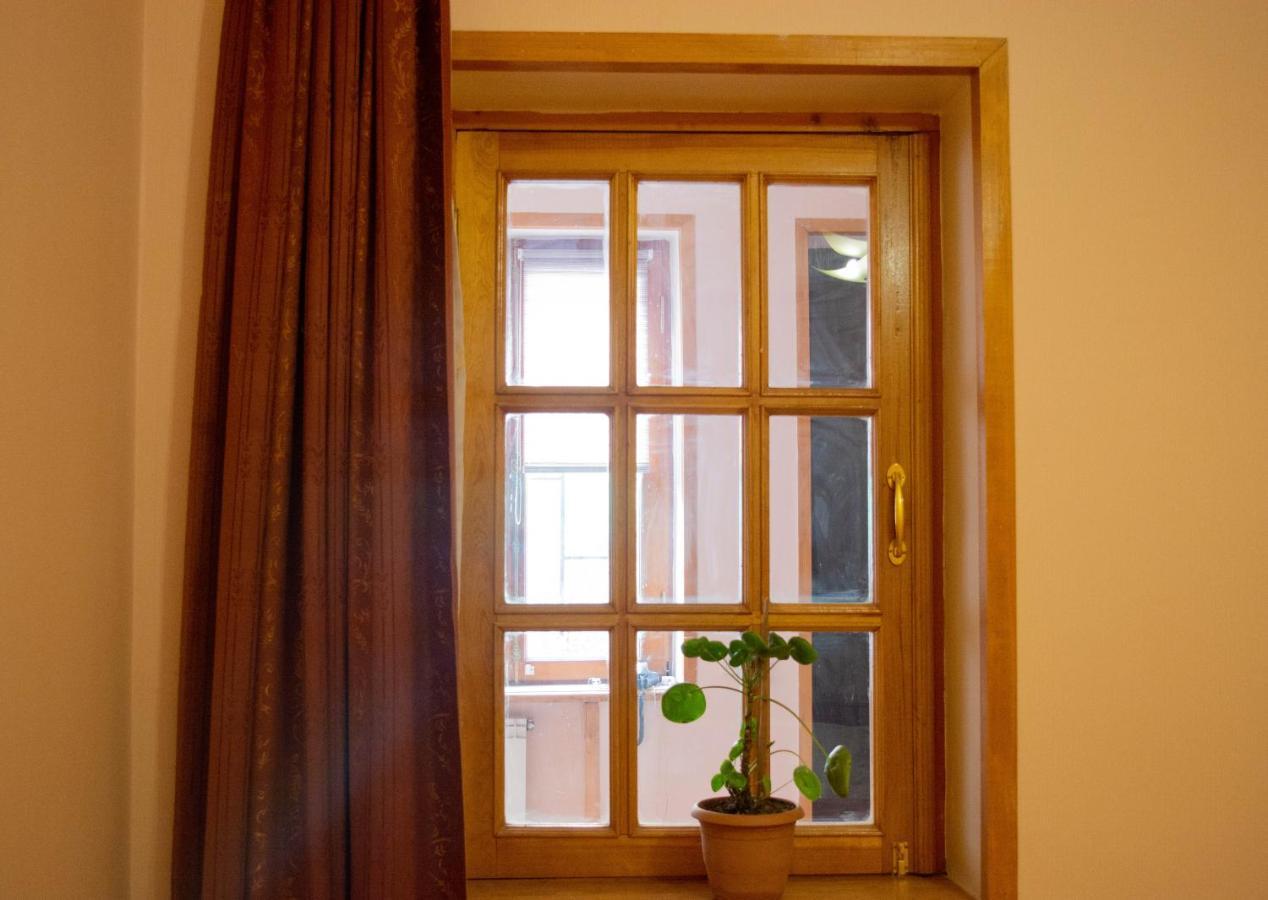 Sunflower Hotel Tbilisi Buitenkant foto