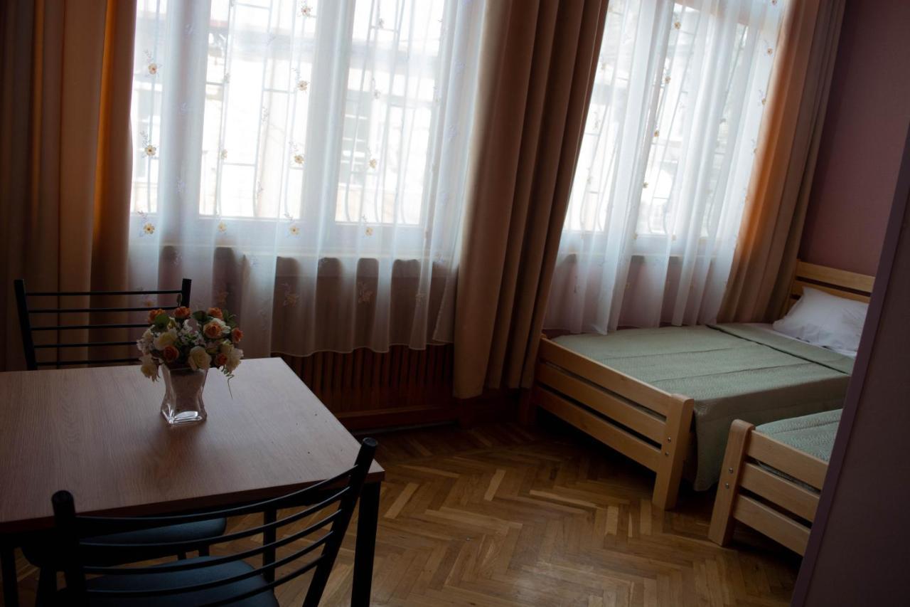 Sunflower Hotel Tbilisi Buitenkant foto
